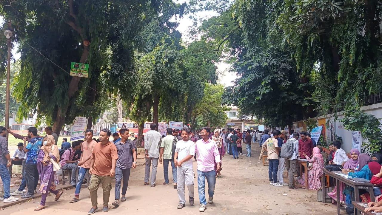 শাটডাউনের ঘোষণা দিয়েও কর্মসূচি স্থগিত, আন্দোলনকারীর দাবি 'এখন প্রয়োজন নেই'